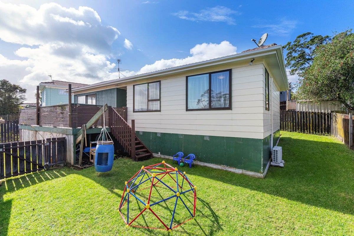 2/6 Borich Road, Sunnyvale, Auckland - Carousel 1