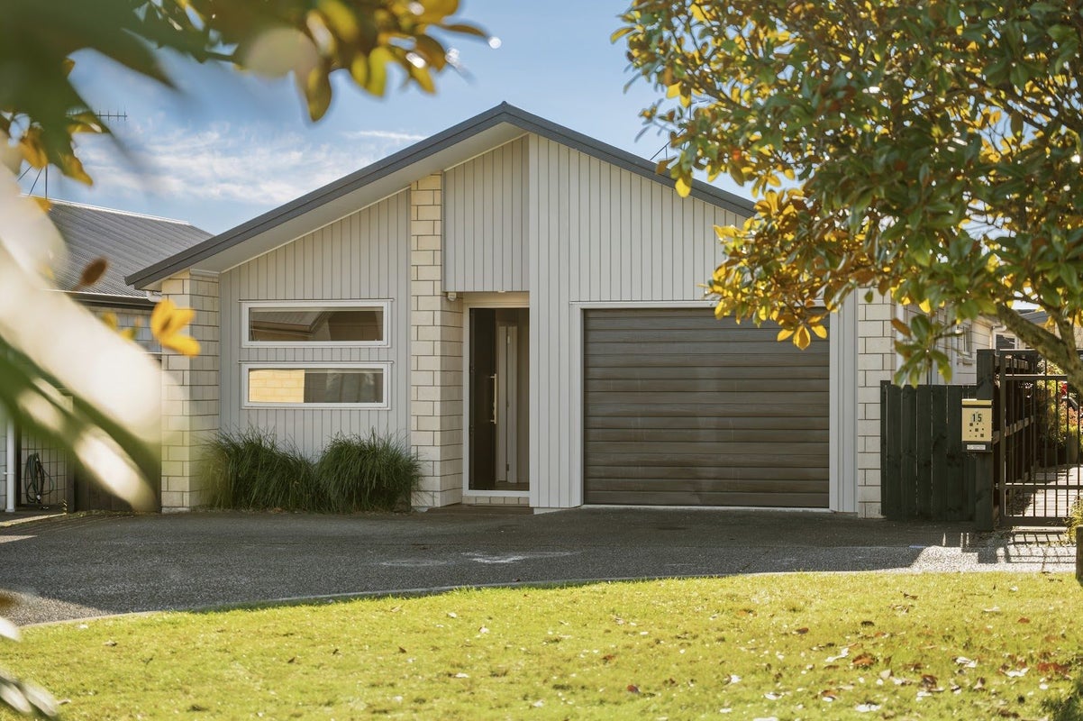 15 Capstan Close, Pyes Pa, Tauranga - Carousel 1