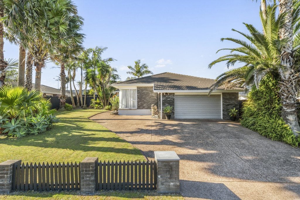 33 Brylee Drive, Conifer Grove, Takanini - Carousel 1