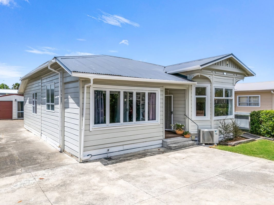 905 Eaton Road, Saint Leonards, Hastings - Carousel 1
