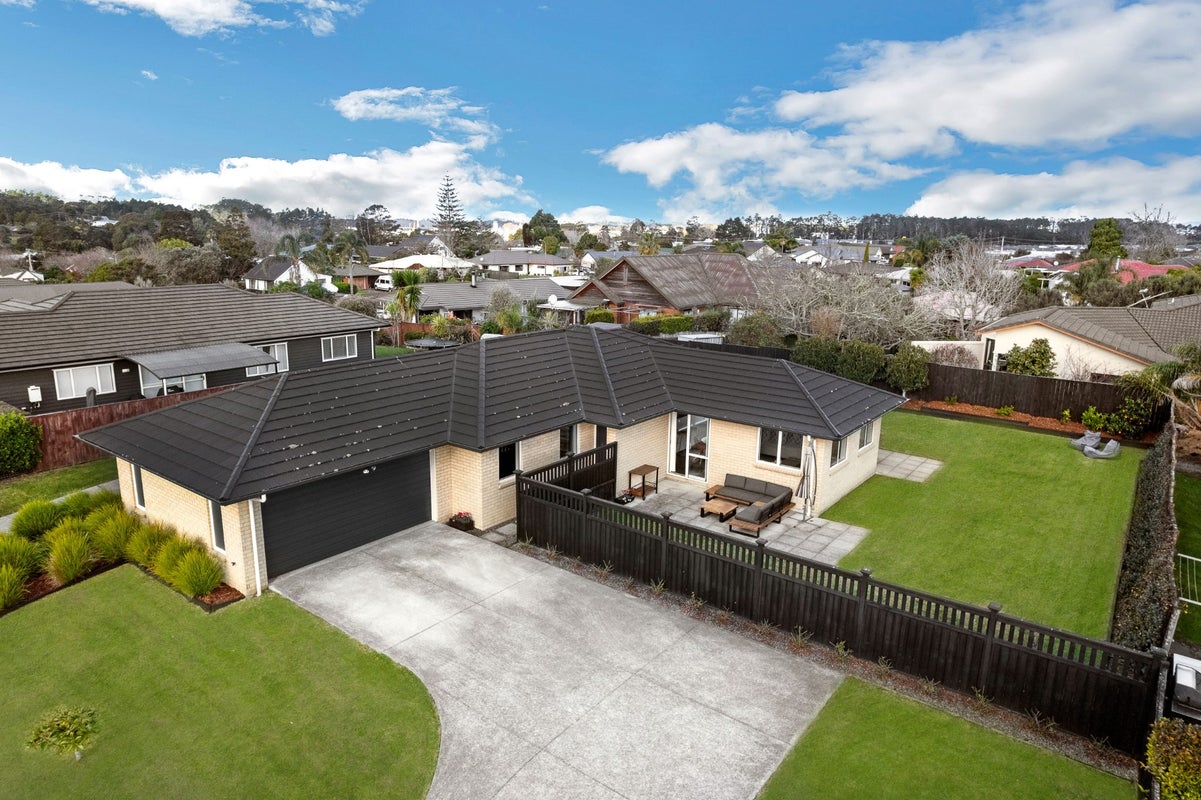 15 Malbec Place, Huapai, Kumeu - Carousel 1