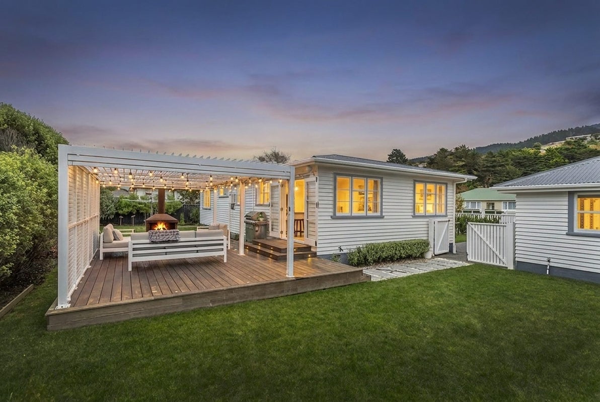 4 Beauchamp Street, Tawa, Wellington - Carousel 2