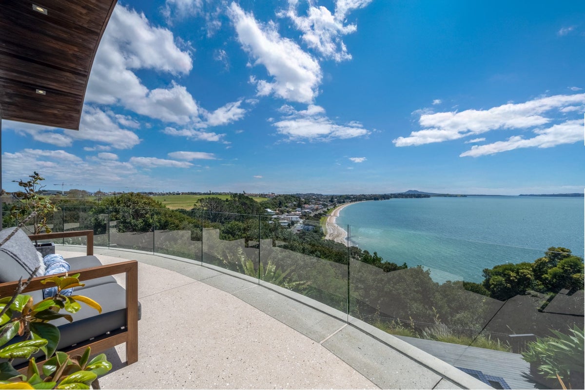 2/285 Bleakhouse Road, Mellons Bay, Auckland - Carousel 1