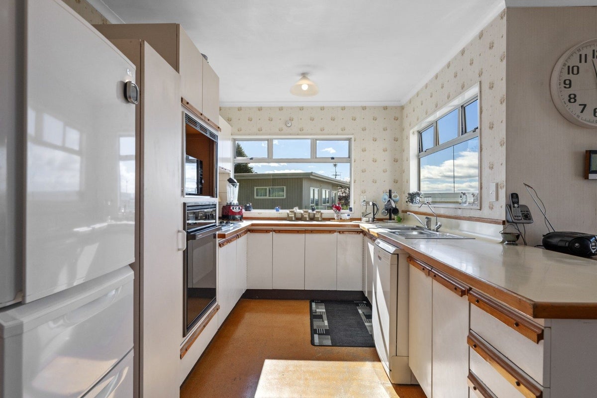14 Silich Street, Acacia Bay, Taupo - Carousel 2