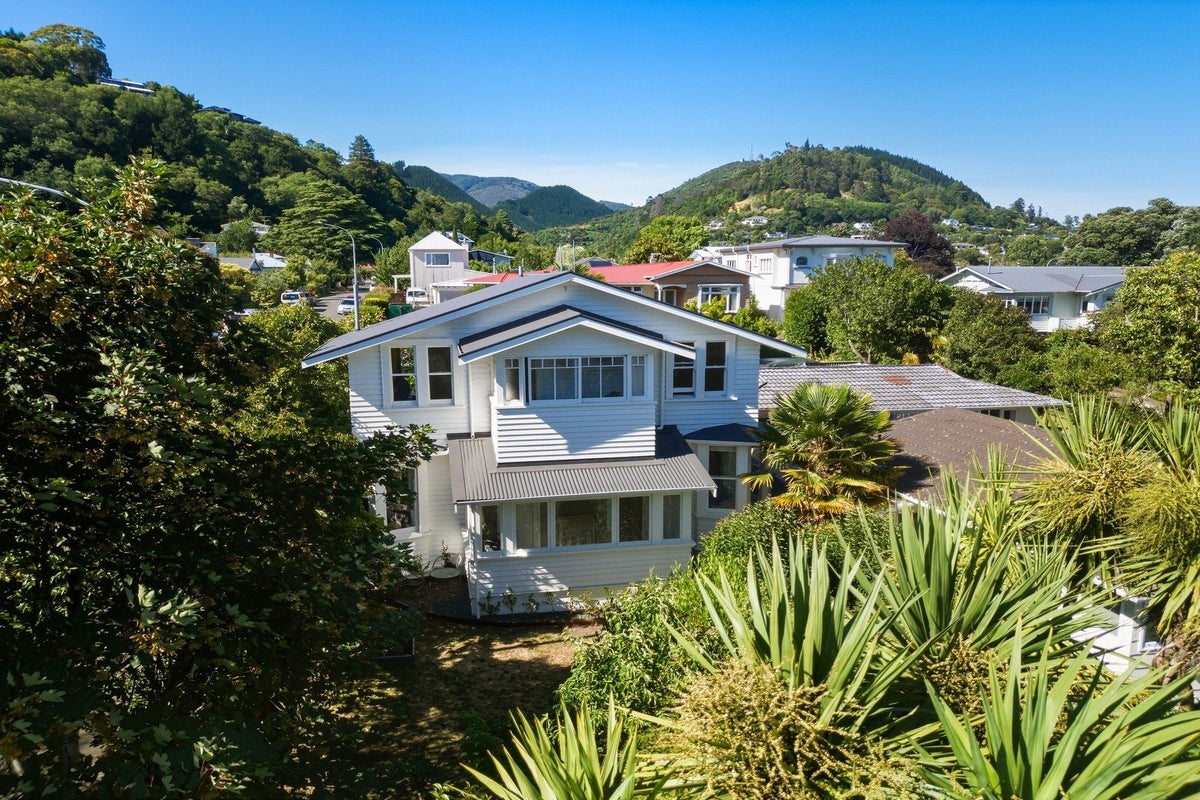 130 Nile Street, Nelson, Nelson - Carousel 1