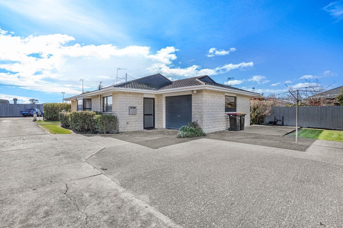 45 Eglinton Street, Winton, Winton - Carousel 11