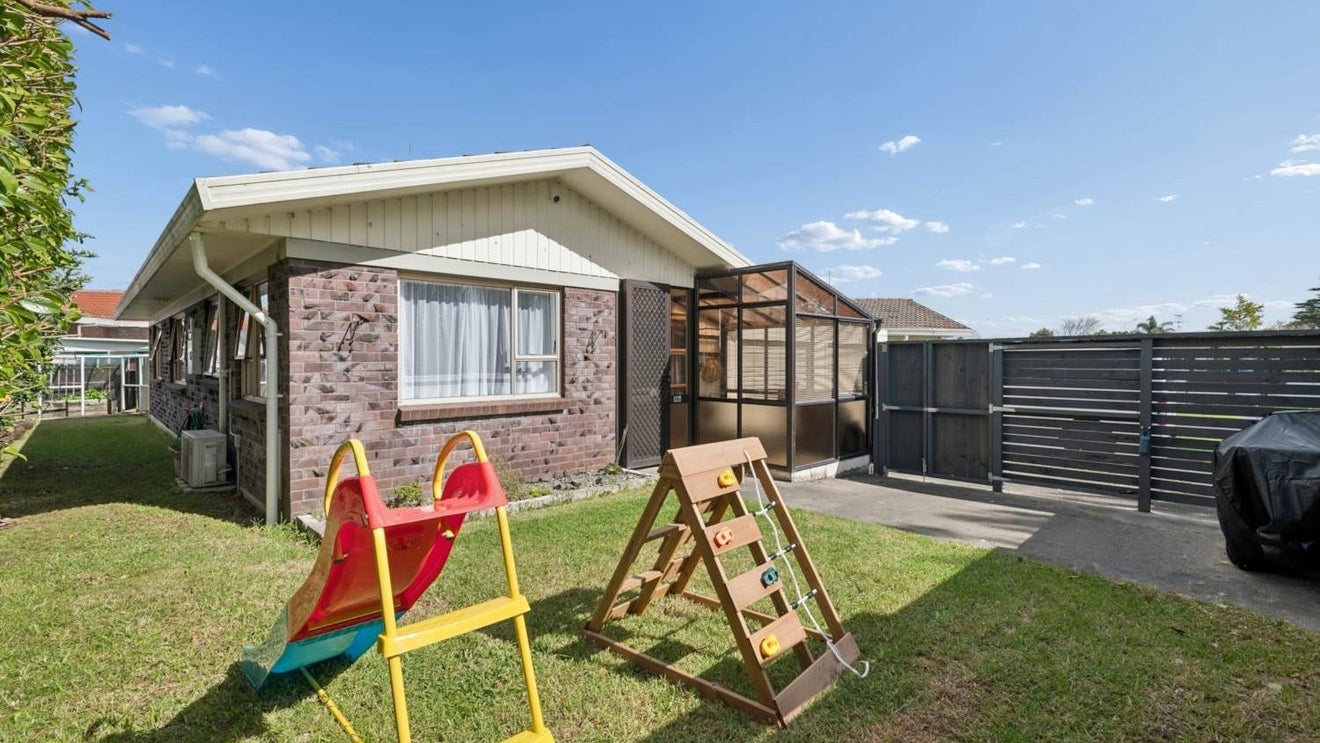 14A Balgowan Terrace, Conifer Grove, Takanini - Carousel 1
