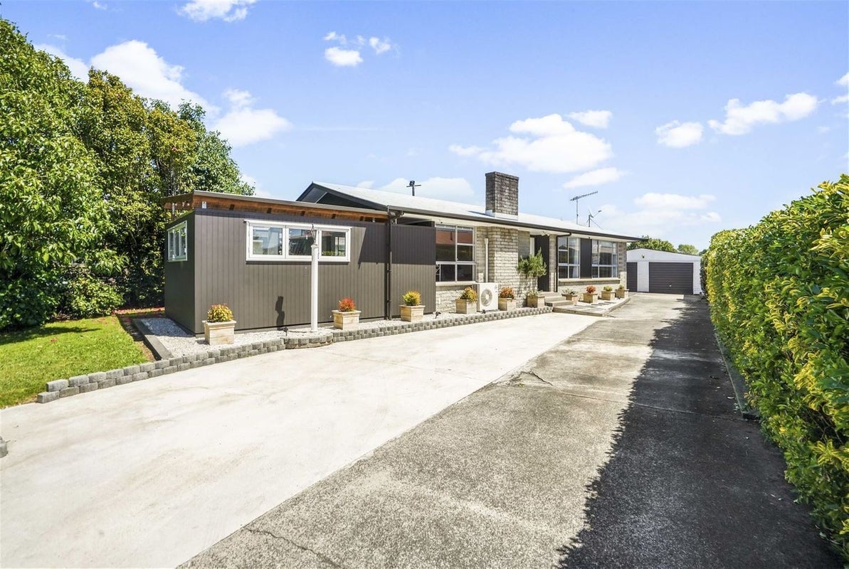49 Rhonda Avenue, Deanwell, Hamilton - Carousel 19