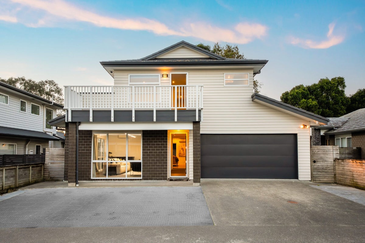 10 Marie Costello Way, Beach Haven, Auckland - Carousel 1