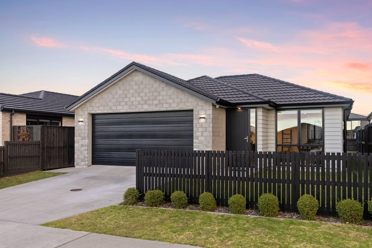 21 Kuihi Street, Poike, Tauranga - Carousel 1