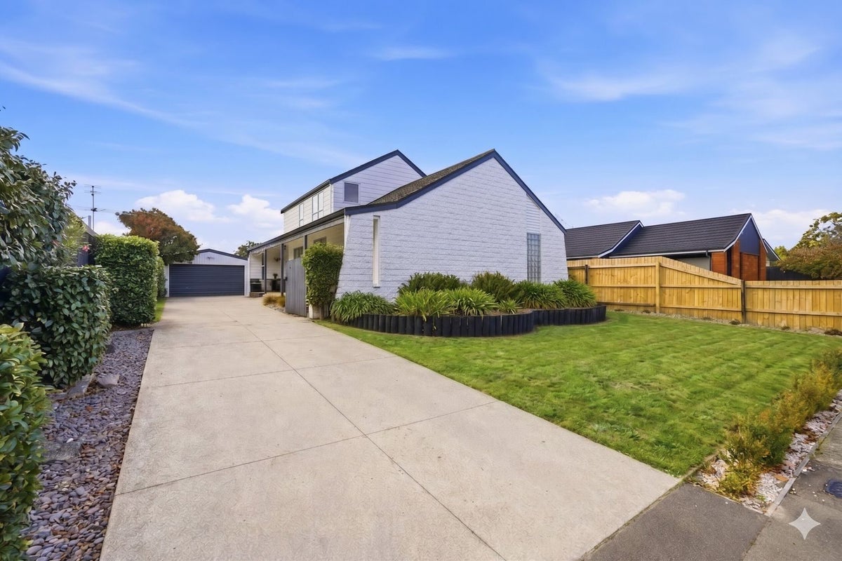 18 Heathglen Avenue, Parklands, Christchurch - Carousel 2