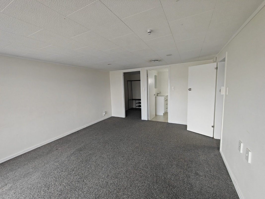 115 Ennis Avenue, Pakuranga Heights, Auckland - Carousel 2