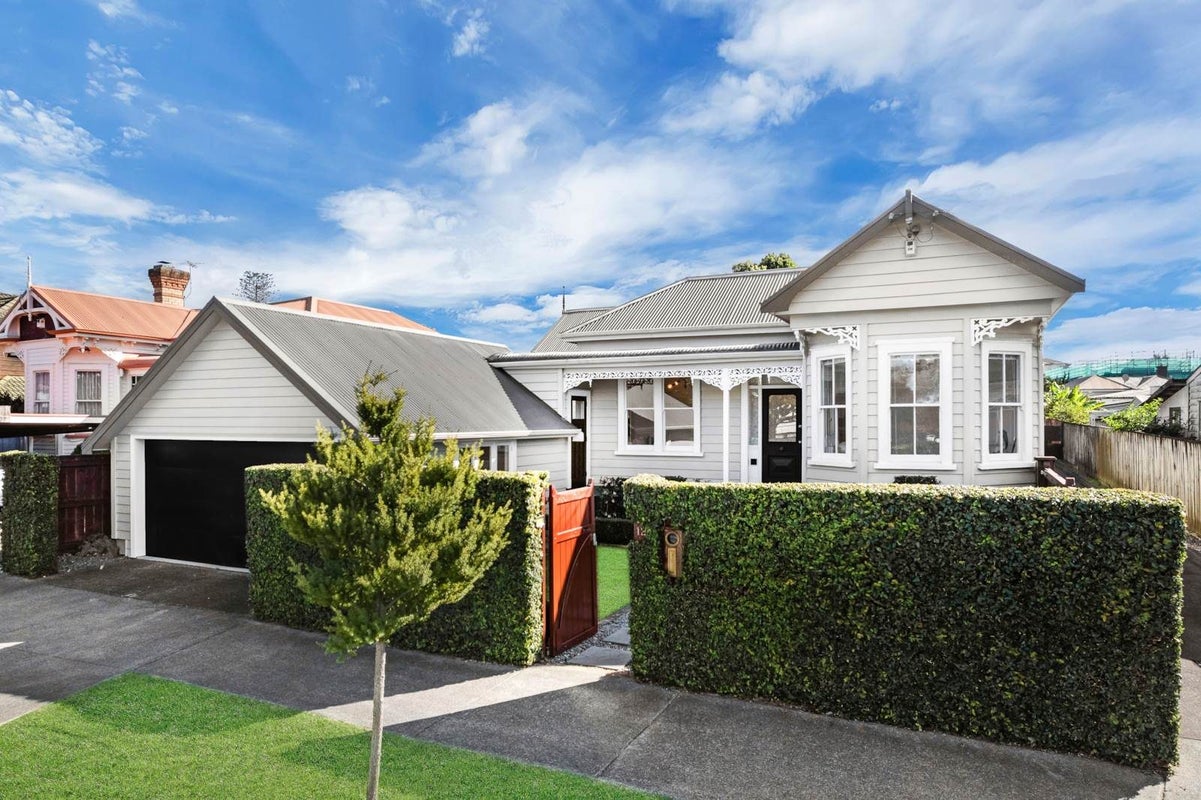 12 Mapau Road, Greenlane, Auckland - Carousel 1