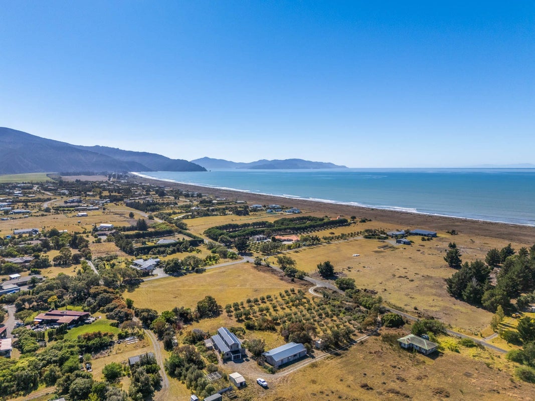 10 Bay End, Rarangi, Blenheim - Carousel 2