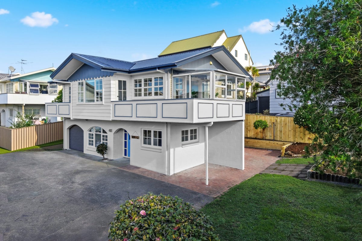 209C Onewa Road, Birkenhead, Auckland - Carousel 1