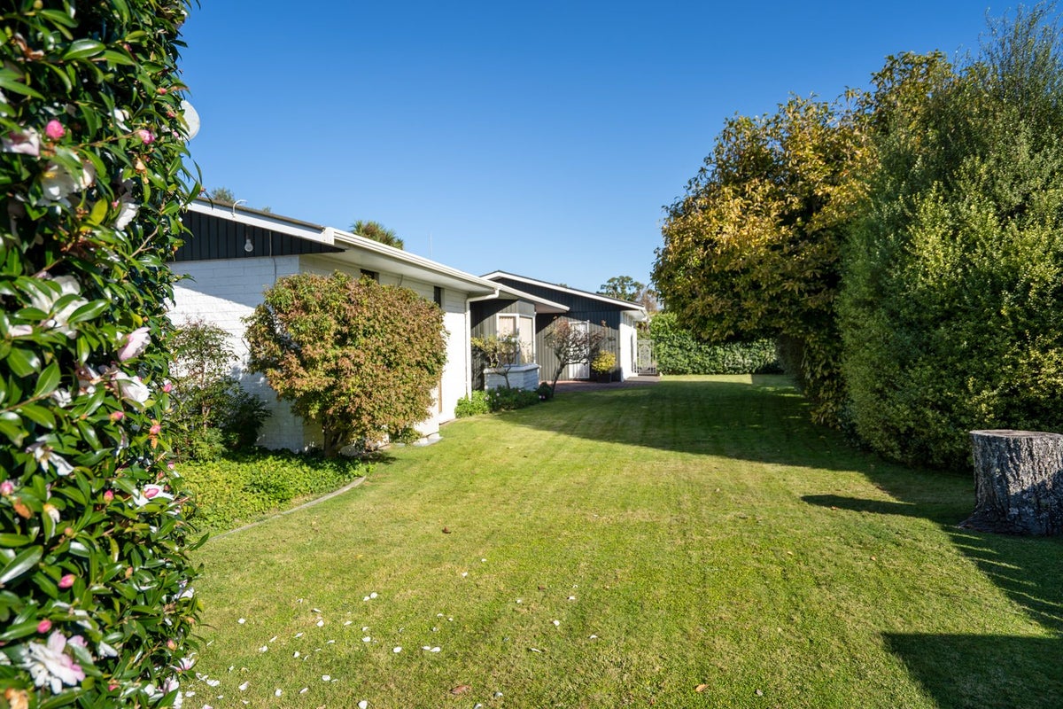 6 Woodstock Crescent, Leamington, Leamington - Carousel 1