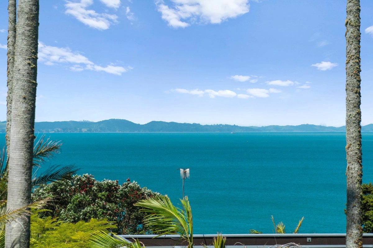 4 Glenoaks Rise, Mellons Bay, Auckland - Carousel 2