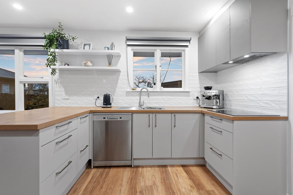 12 Emlyn Place, Avondale, Christchurch - Carousel 2