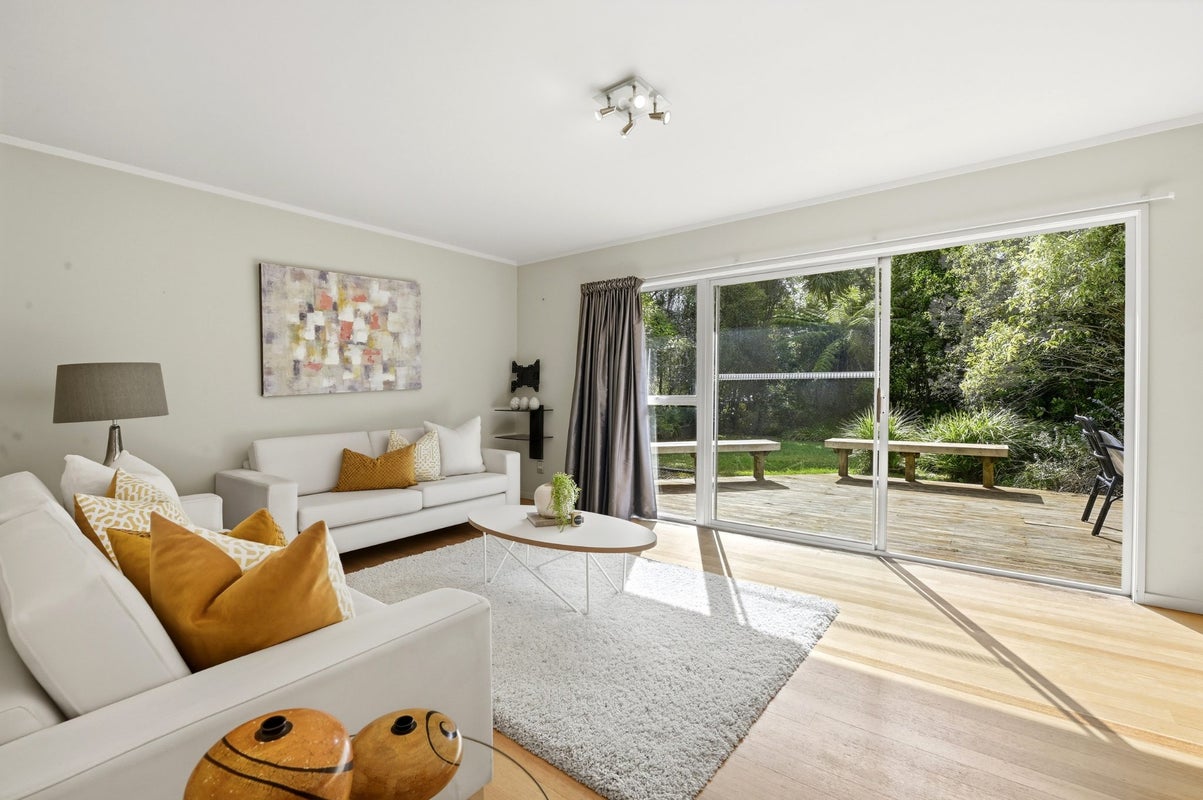 15 Sartors Avenue, Northcross, Auckland - Carousel 2