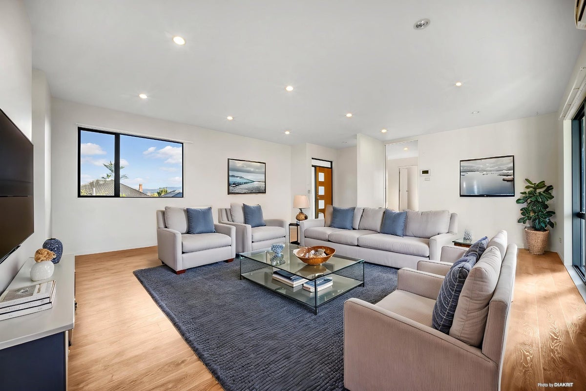 45 Strid Road, Te Atatu South, Auckland - Carousel 1