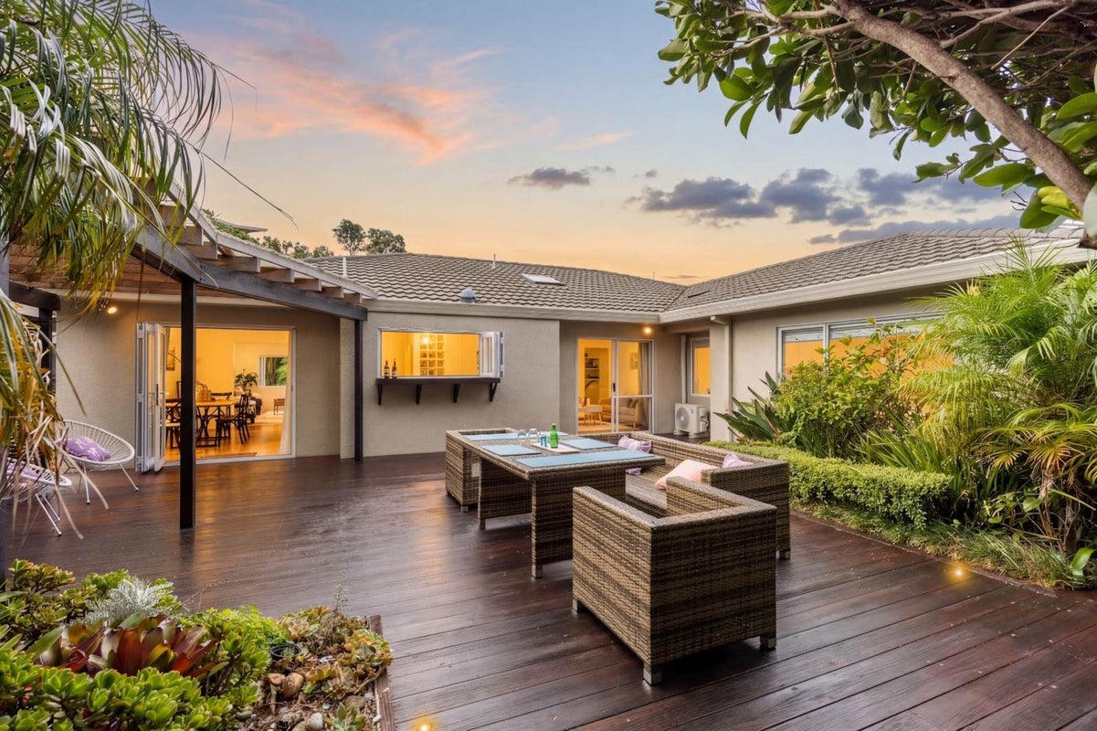 20 Penguin Drive, Murrays Bay, Auckland - Carousel 1