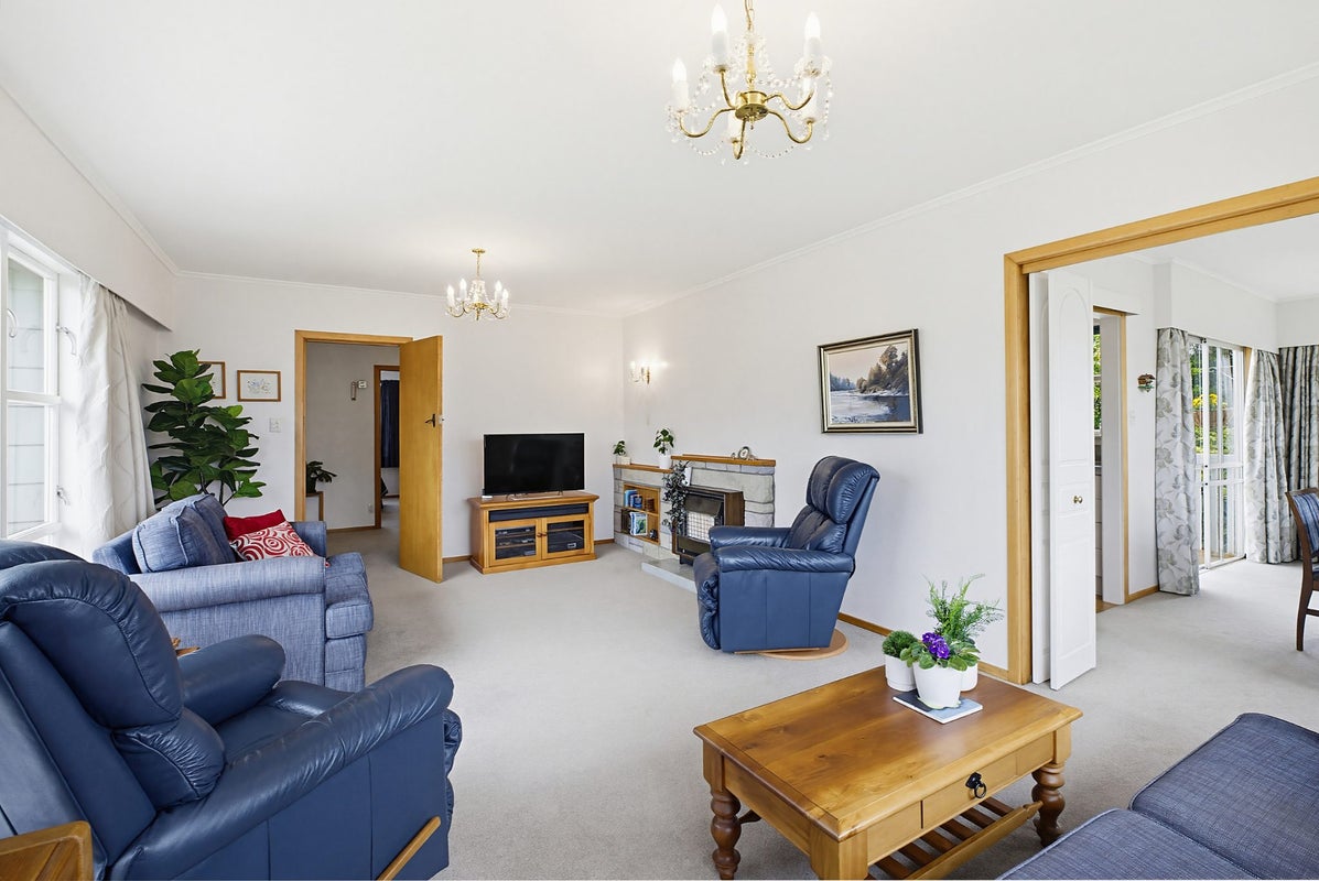 20 Pembroke Street, Tawa, Wellington - Carousel 2