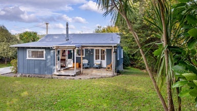 15 East Street, Raglan, Raglan - Carousel 1