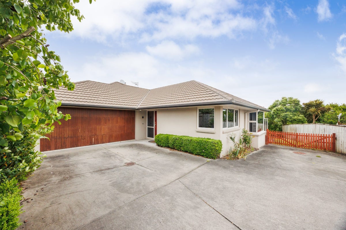 27 Johnstone Drive, Fitzherbert, Palmerston North - Carousel 1