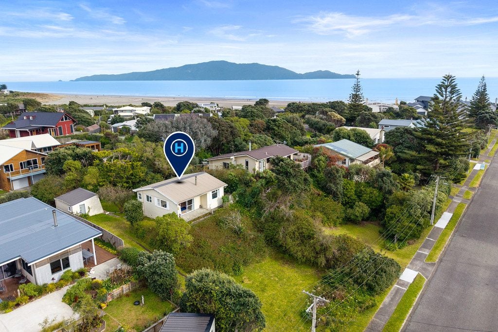16 Hughes Street, Waikanae Beach, Waikanae - Carousel 1