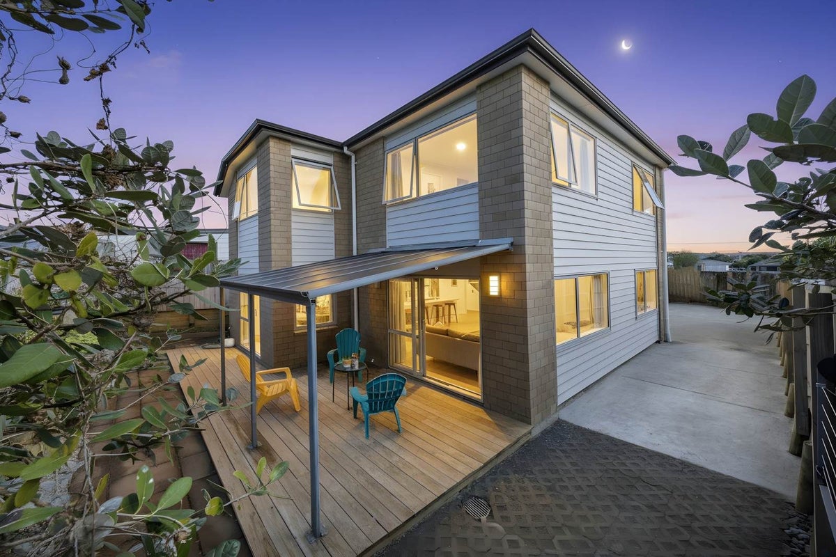 38C Fairdene Avenue, Henderson, Auckland - Carousel 2