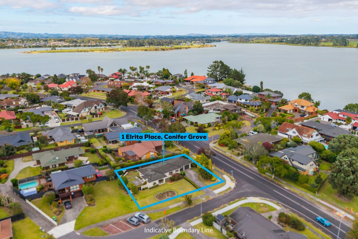 1 Elrita Place, Conifer Grove, Takanini - Carousel 22
