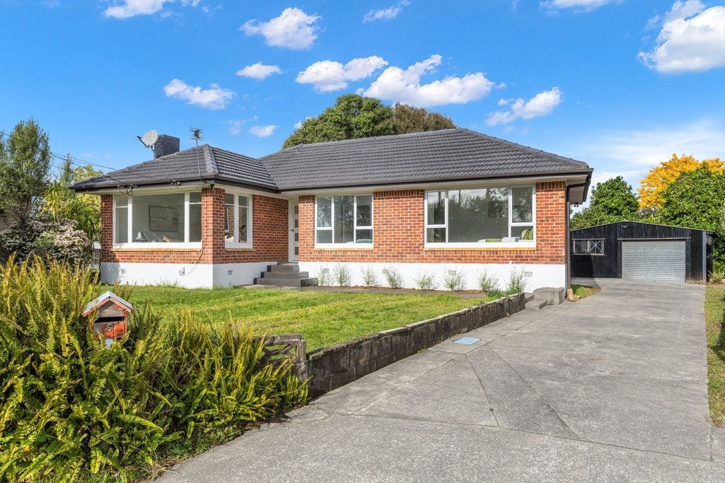 8 Malcolm Place, Mangere East, Auckland - Carousel 1