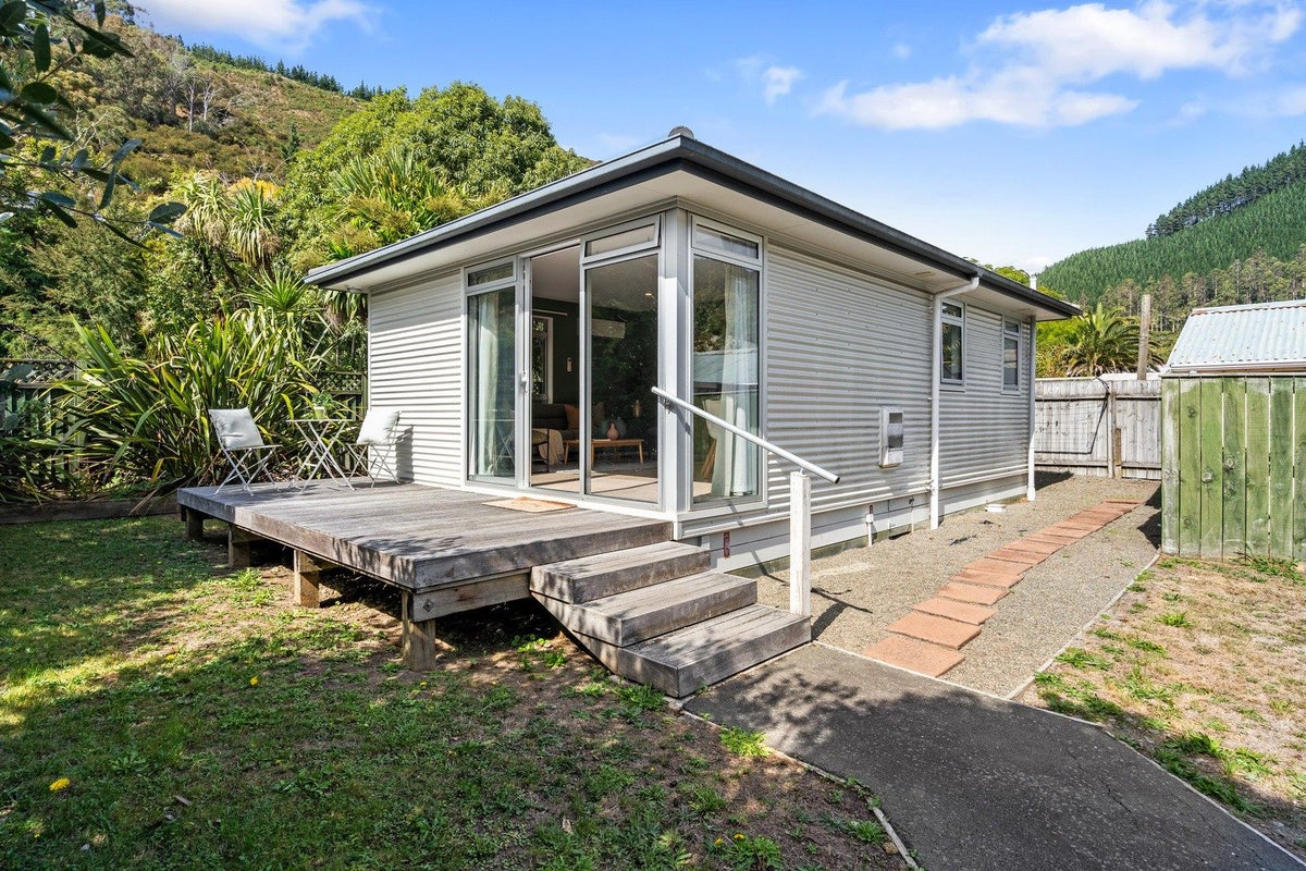 89B Brook Street, The Brook, Nelson - Carousel 2