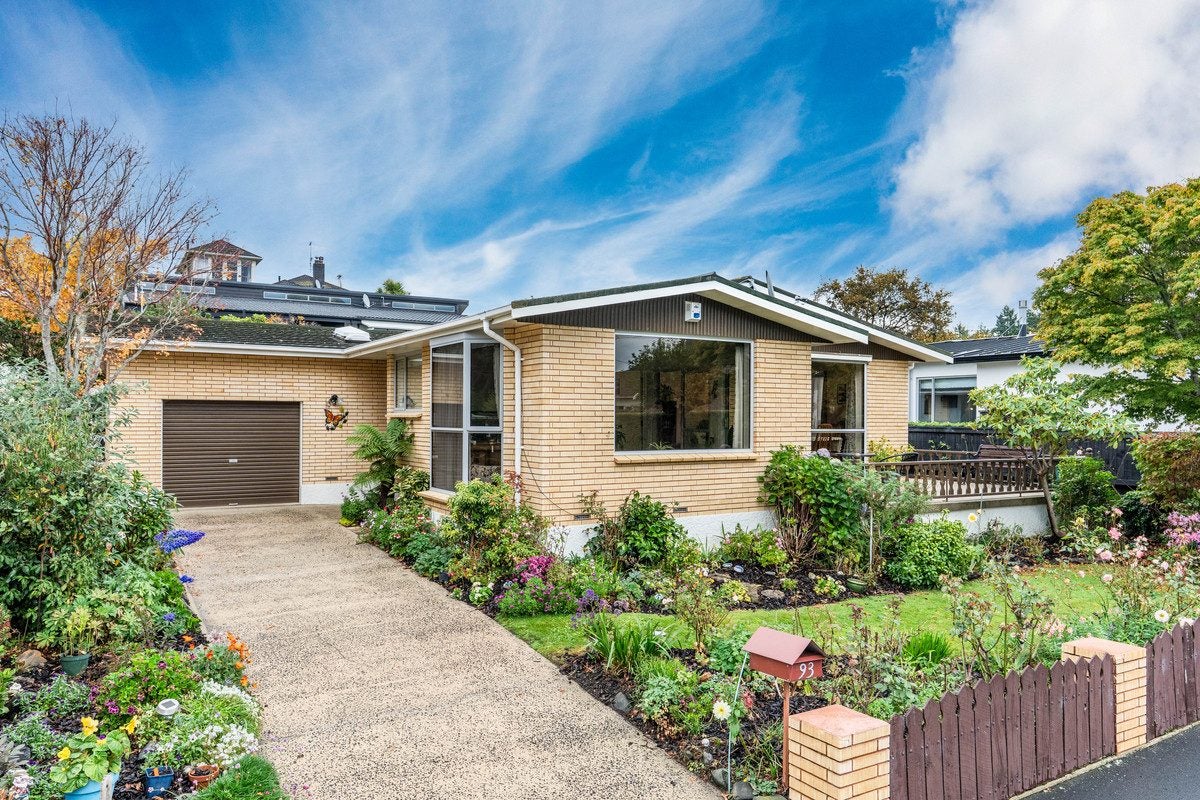 93 Cannington Road, Maori Hill, Dunedin - Carousel 1