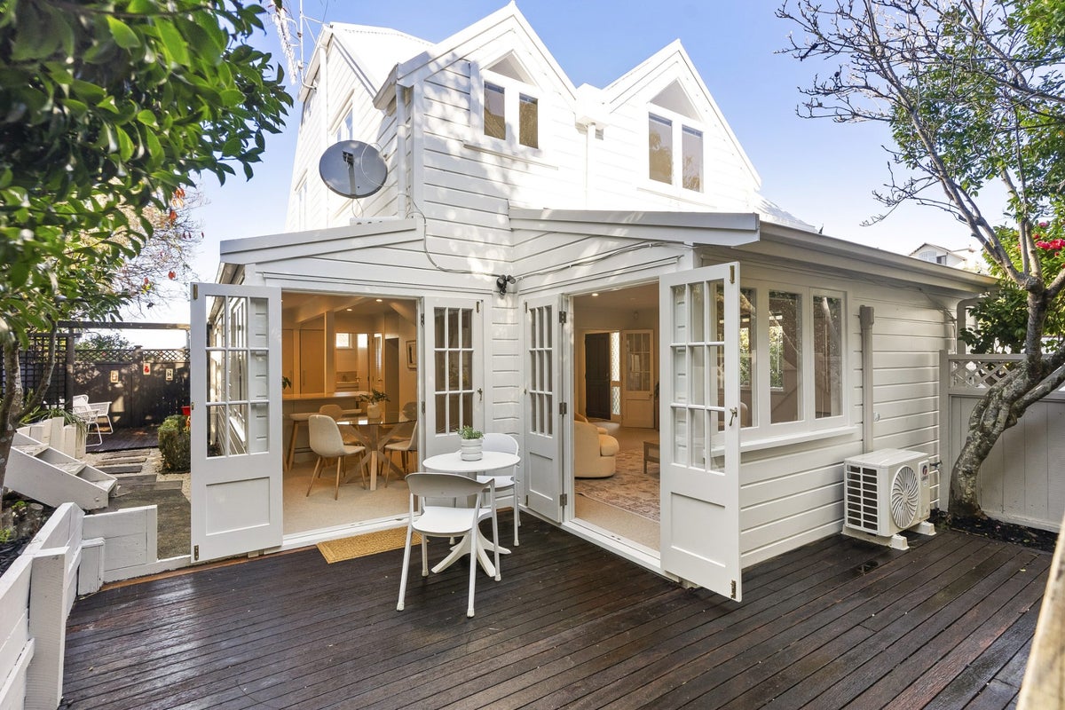29E St Stephens Avenue, Parnell, Auckland - Carousel 2