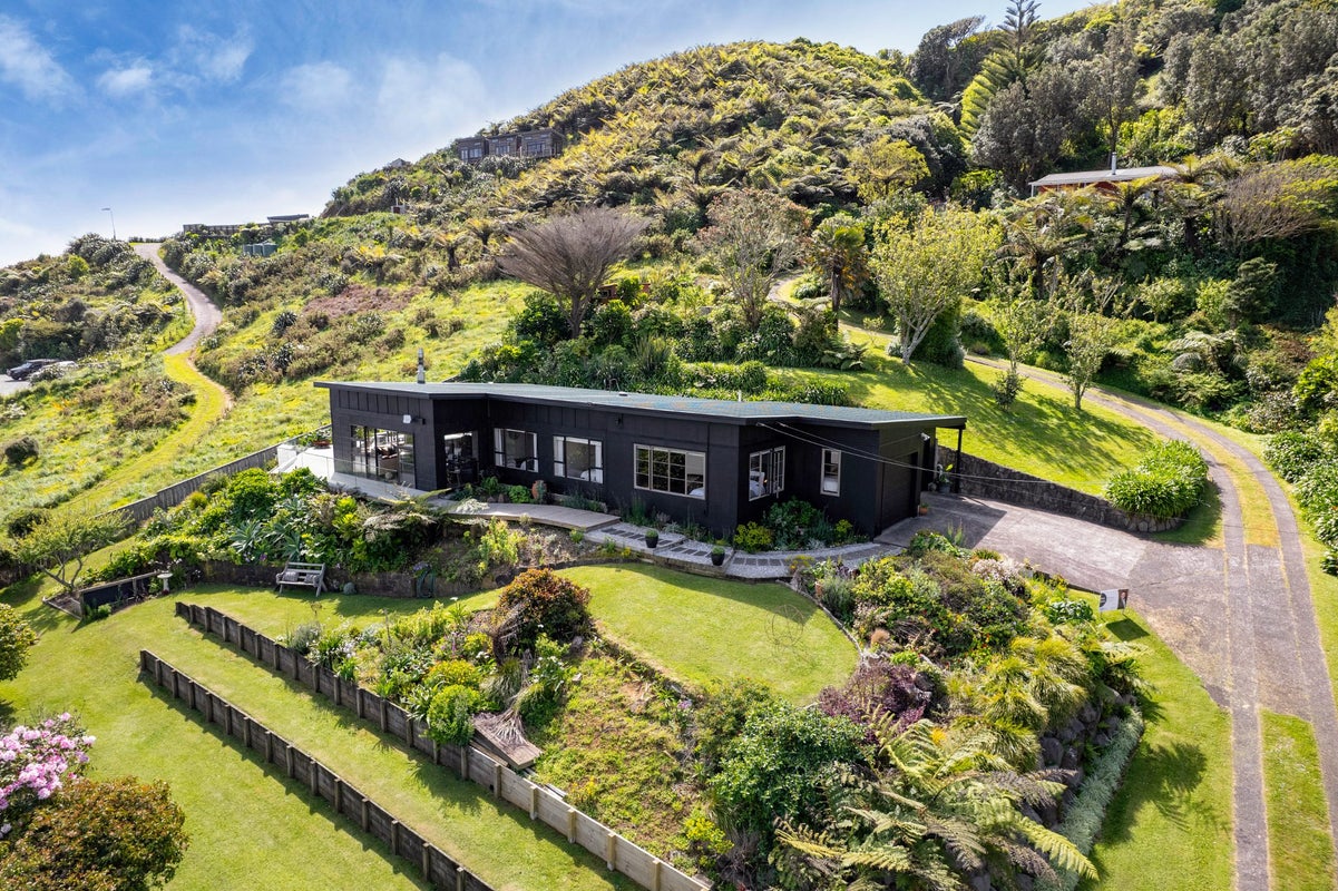 69 North Street, Mokau - Carousel 35