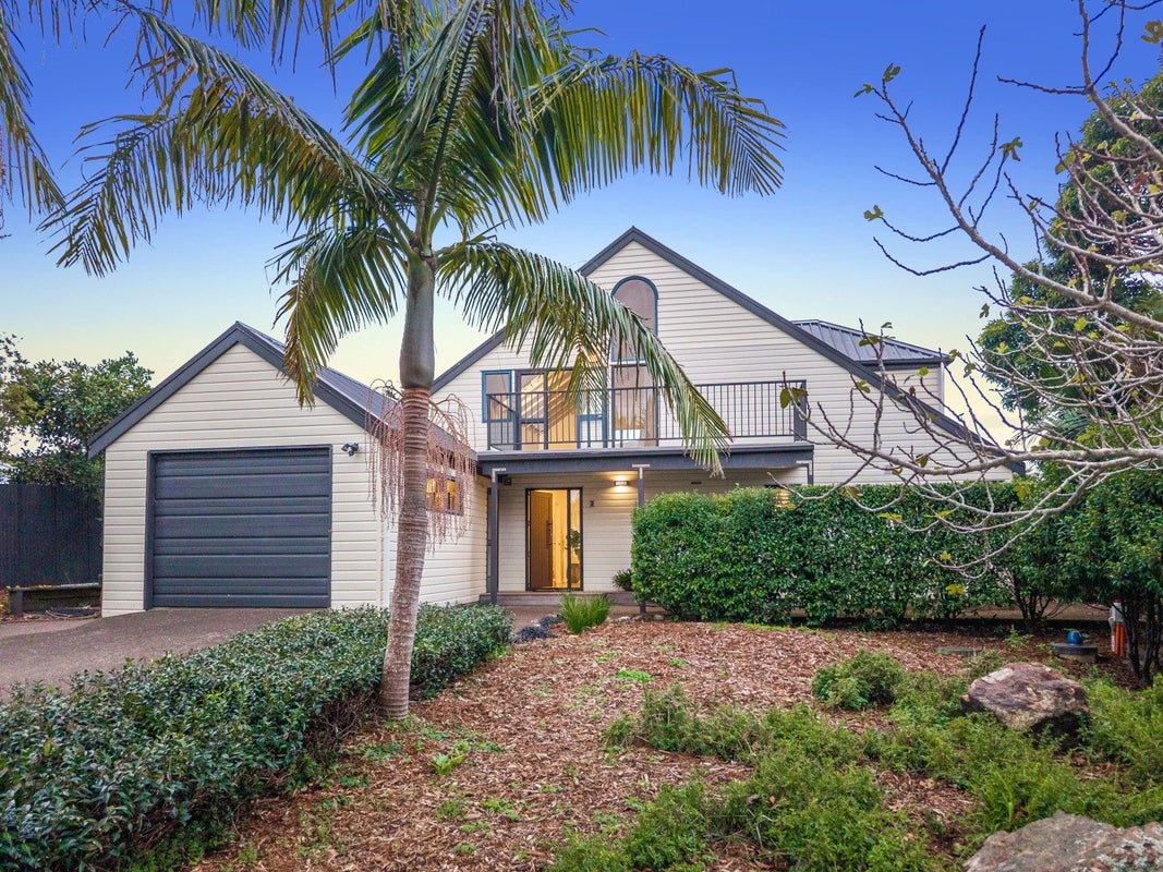2 Rata Street, Oneroa, Waiheke Island - Carousel 1