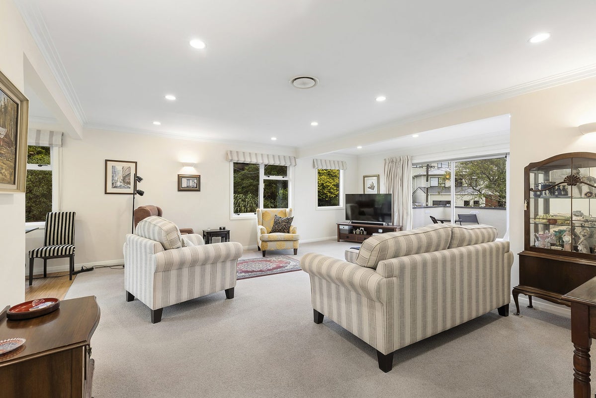 13 Kowhai Street, Tawa, Wellington - Carousel 2