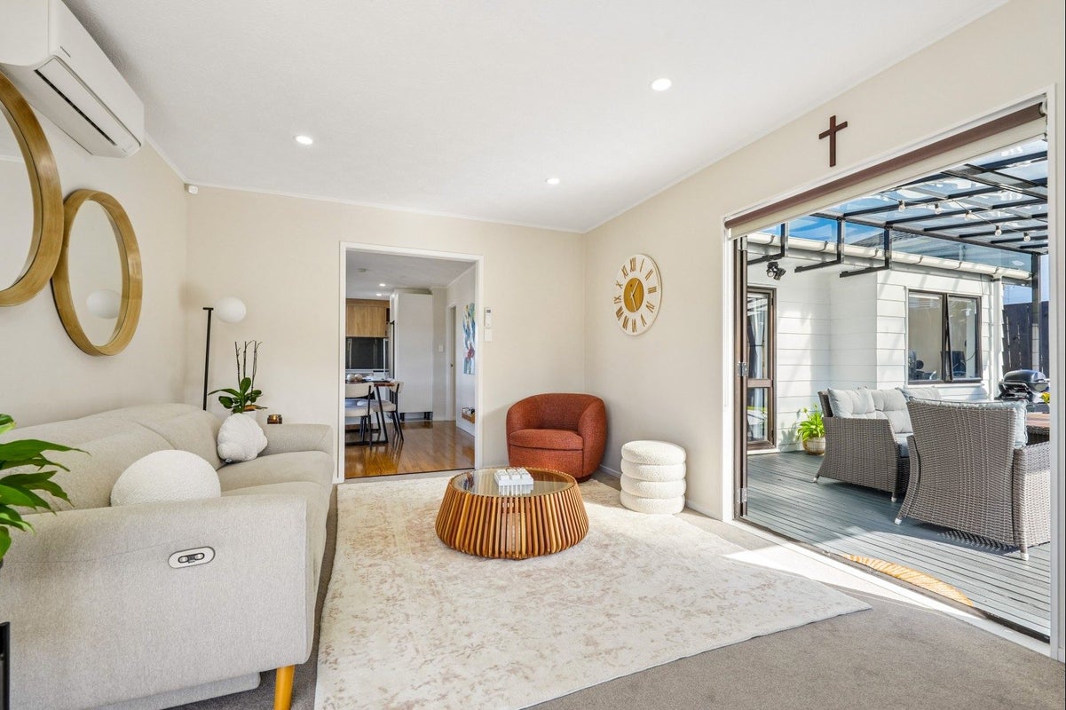 43 Athena Drive, Totara Vale, Auckland - Carousel 2
