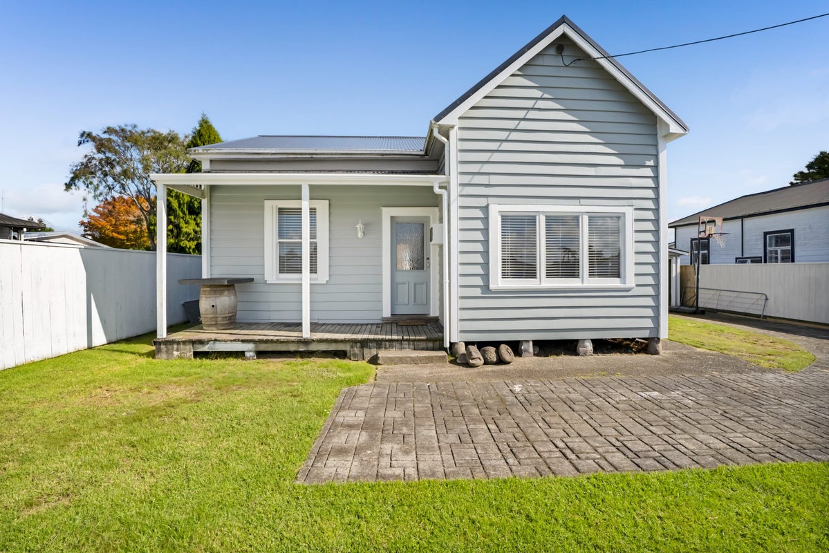 16 Maire Street, Inglewood, Inglewood - Carousel 2