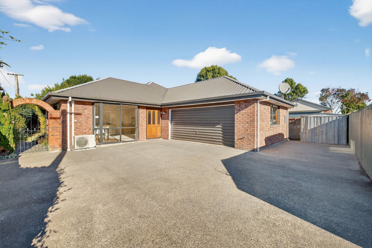 2/8 Fovant Street, Russley, Christchurch - Carousel 1