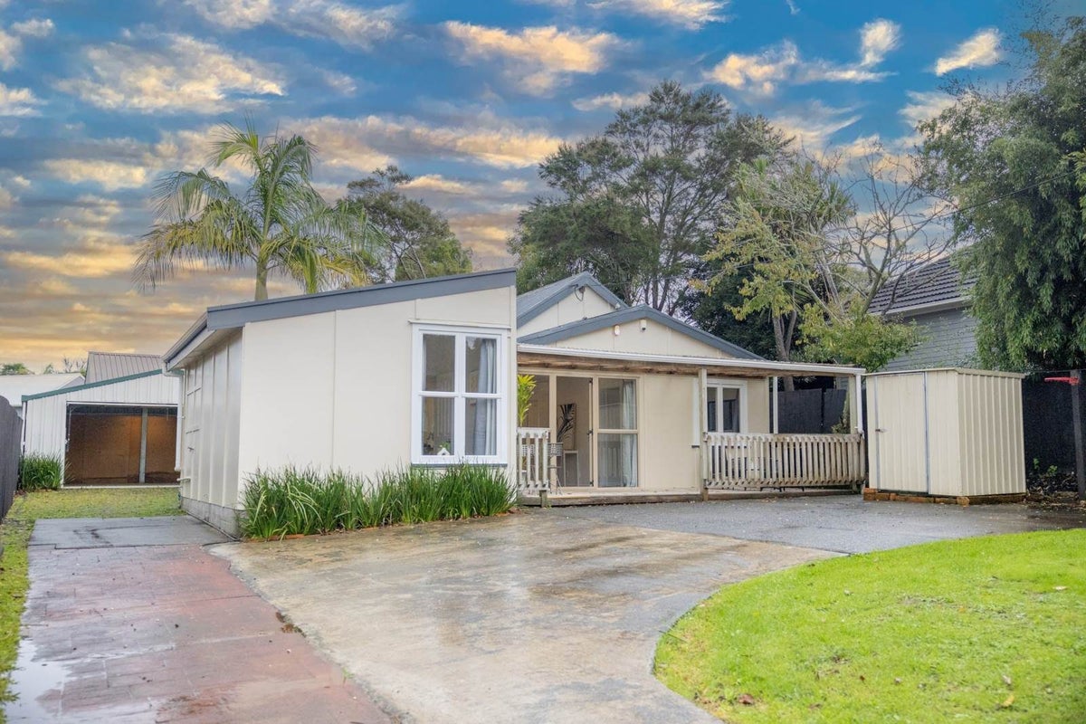 338 Glengarry Road, Glen Eden, Auckland - Carousel 1