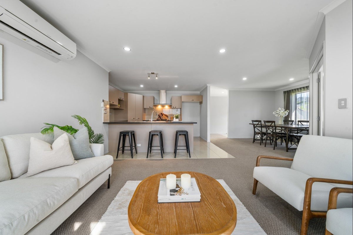 4 Frederick Place, Whalers Gate, New Plymouth - Carousel 2