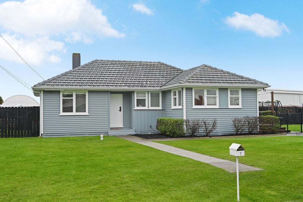 7 Robertson Place, Rukuhia, Hamilton - Carousel 1
