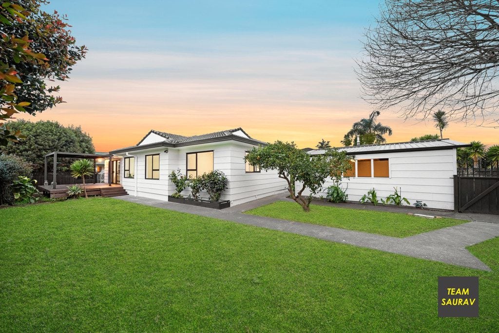 15 Oakmont Place, Wattle Downs, Manukau City, Auckland - Carousel 1