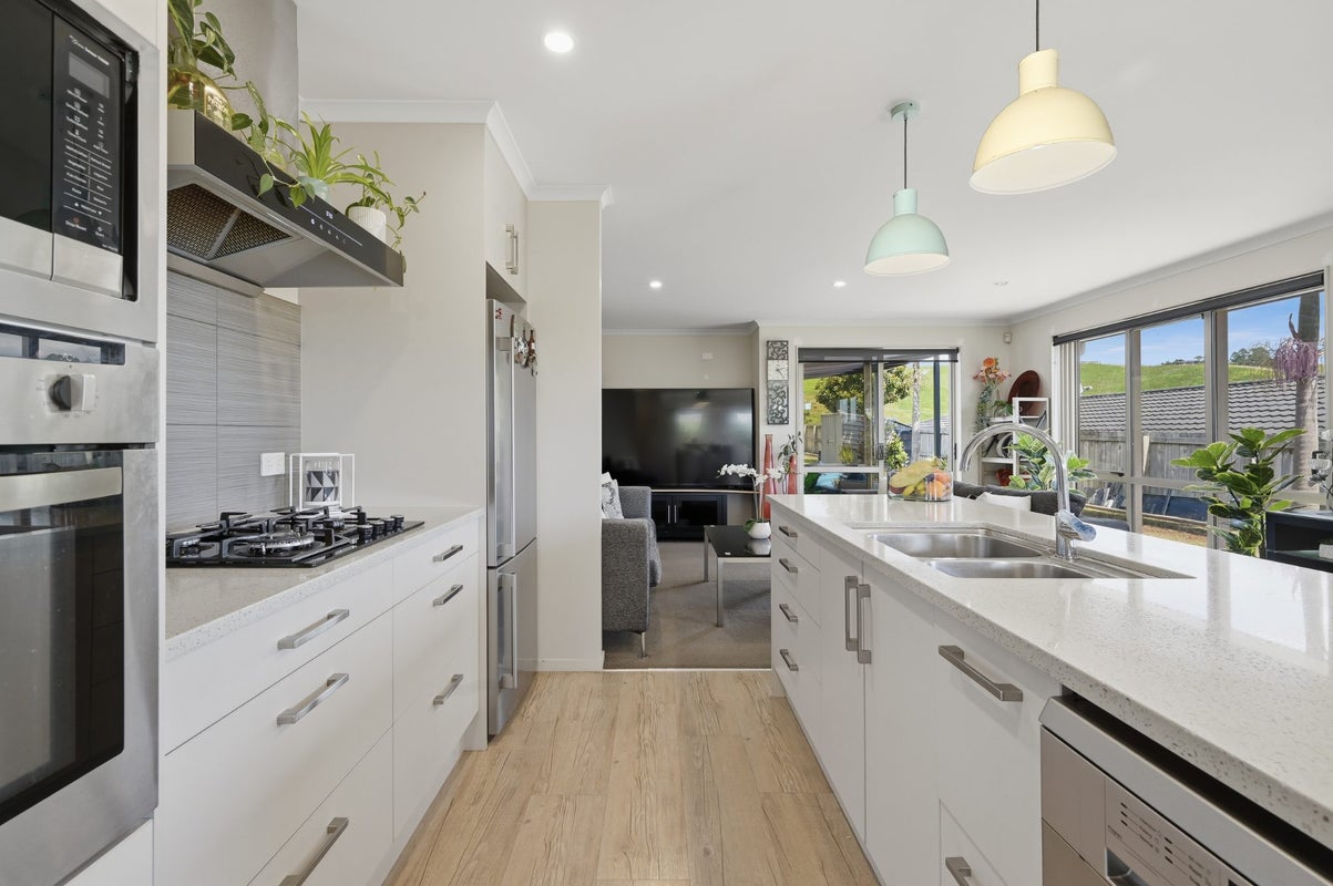 208 Ballintoy Park Drive, Welcome Bay, Tauranga - Carousel 2