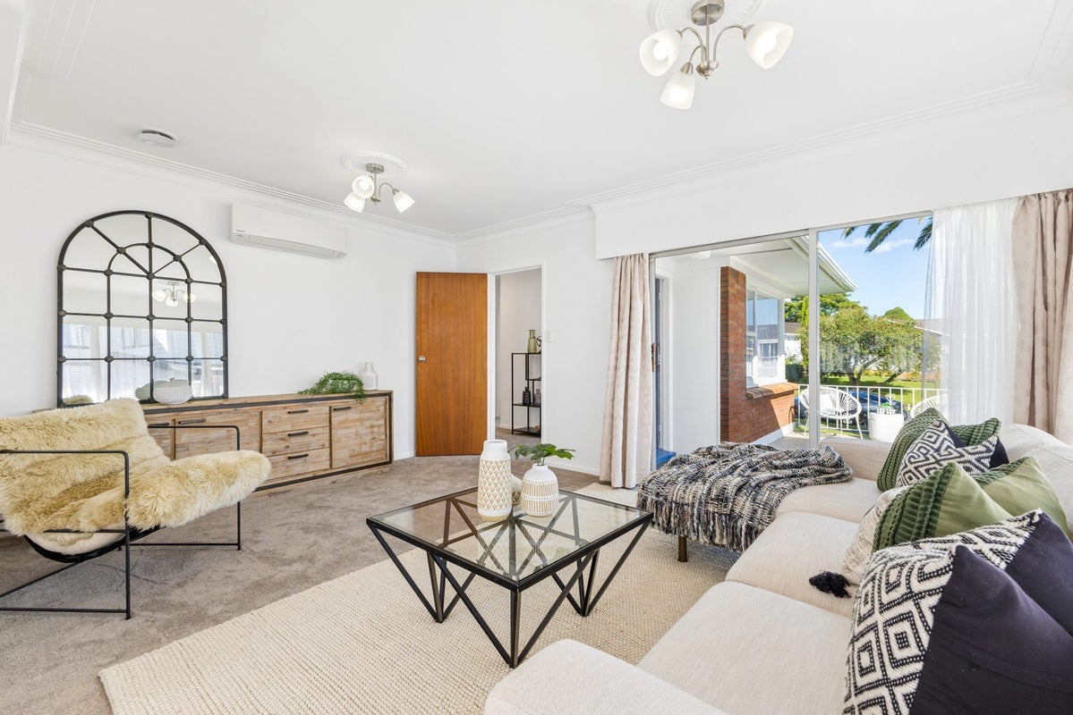 6 Rothwell Place, Sunnyhills, Auckland - Carousel 2