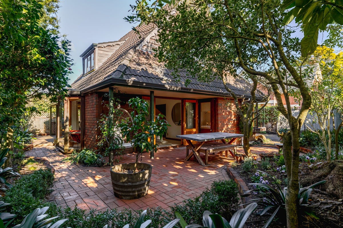 19 Batt Street, West End, Palmerston North - Carousel 2