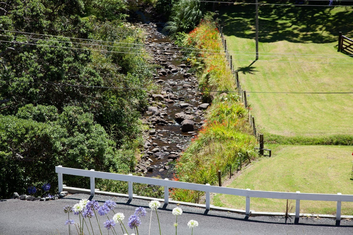 18 Captain Amodeo Road, Amodeo Bay, Coromandel - Carousel 25