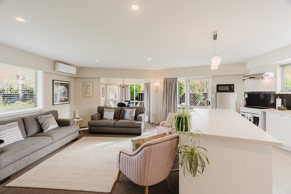 62 Garnett Avenue, Forest Lake, Hamilton - Carousel 1